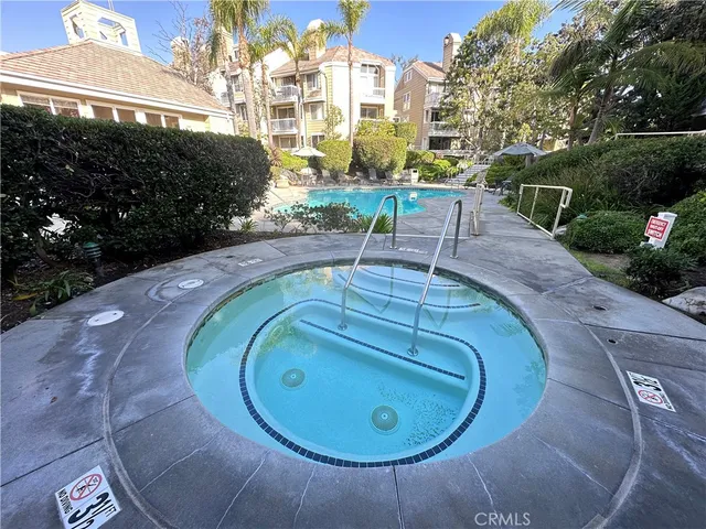 $530,000 | 20191 Cape Coral Lane, Unit 214, Huntington Beach, CA 92646