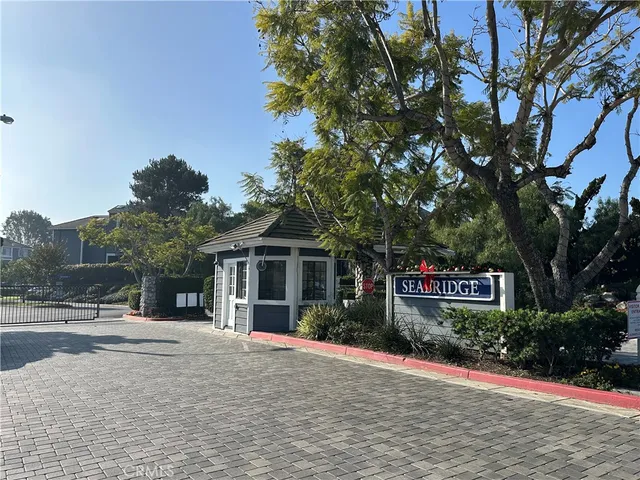 $530,000 | 20191 Cape Coral Lane, Unit 214, Huntington Beach, CA 92646