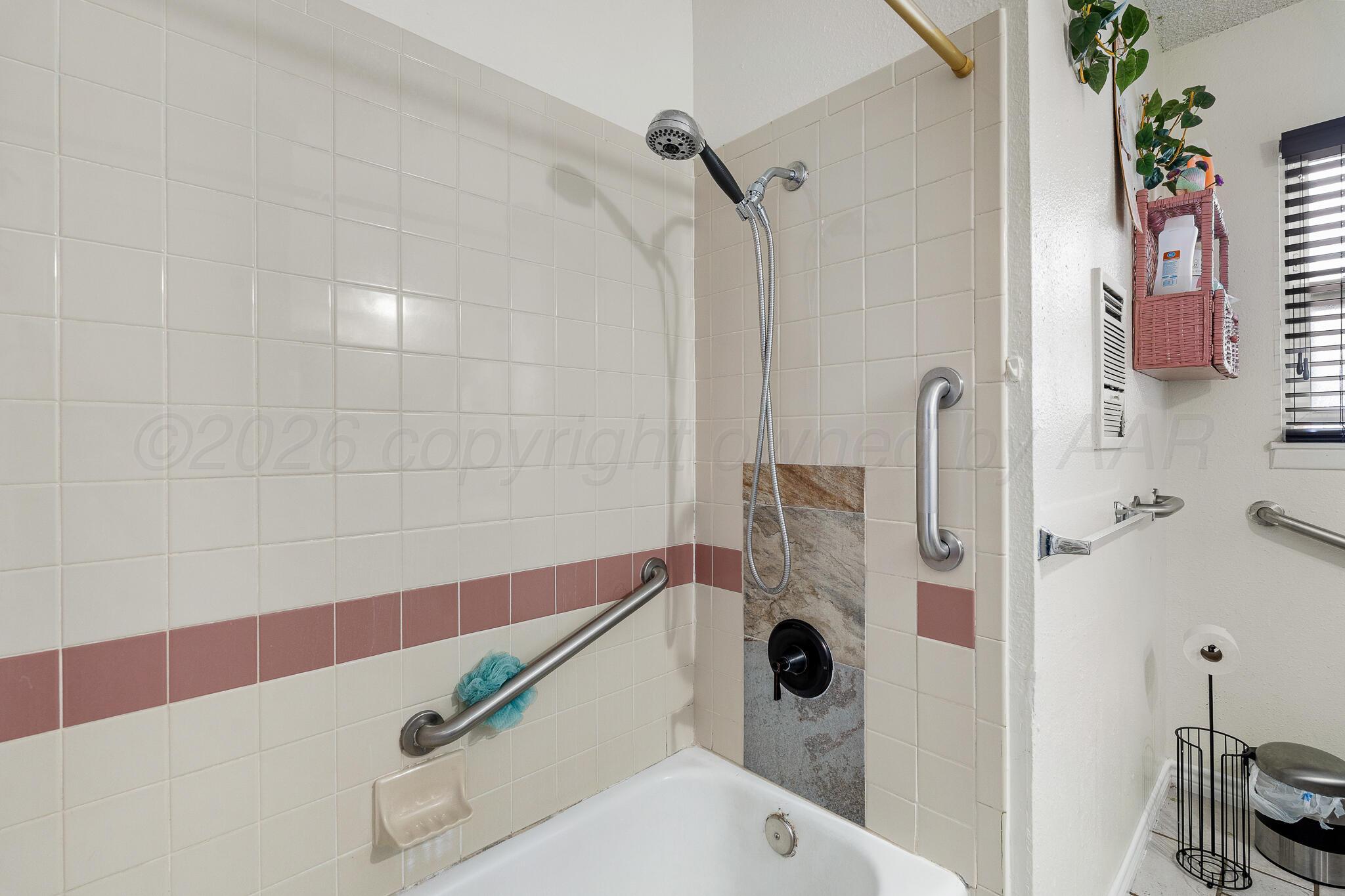 2811 Carter Street Amarillo, TX 79103 - Photo 23 of 30 BATHROOM