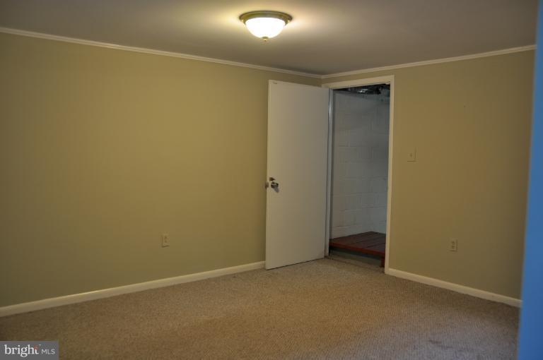 8926 Victoria Road Springfield, VA 22151 - Photo 7 of 22 Family Room