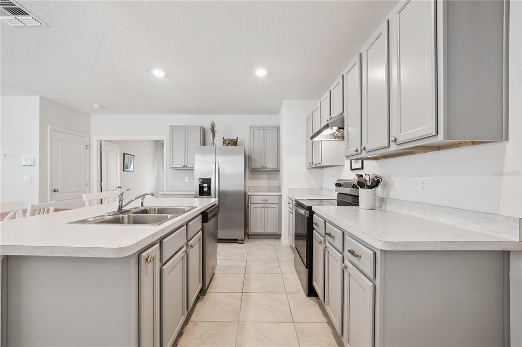 2698 Rowan Street Tavares, FL 32778 - Photo 10 of 36