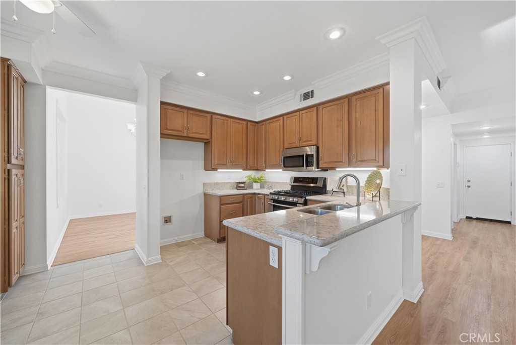 40998 Promenade Chardonnay Temecula, CA 92591 - Photo 11 of 45 Kitchen