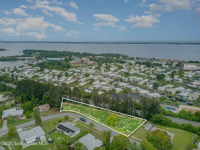 a view of a back yard