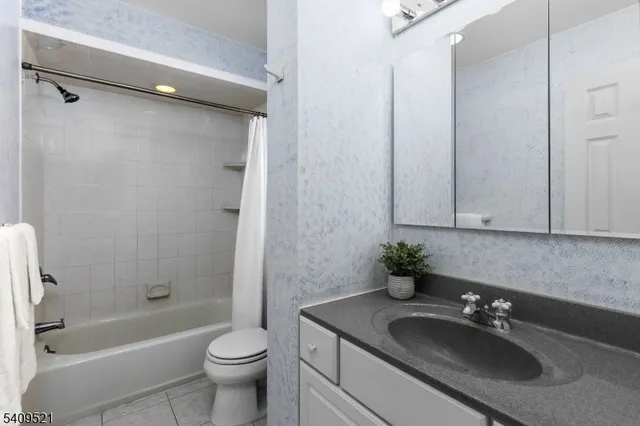 $1,075,000 | 181 Center Avenue, Chatham, NJ 07928