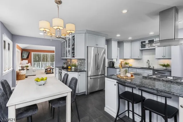 $1,075,000 | 181 Center Avenue, Chatham, NJ 07928