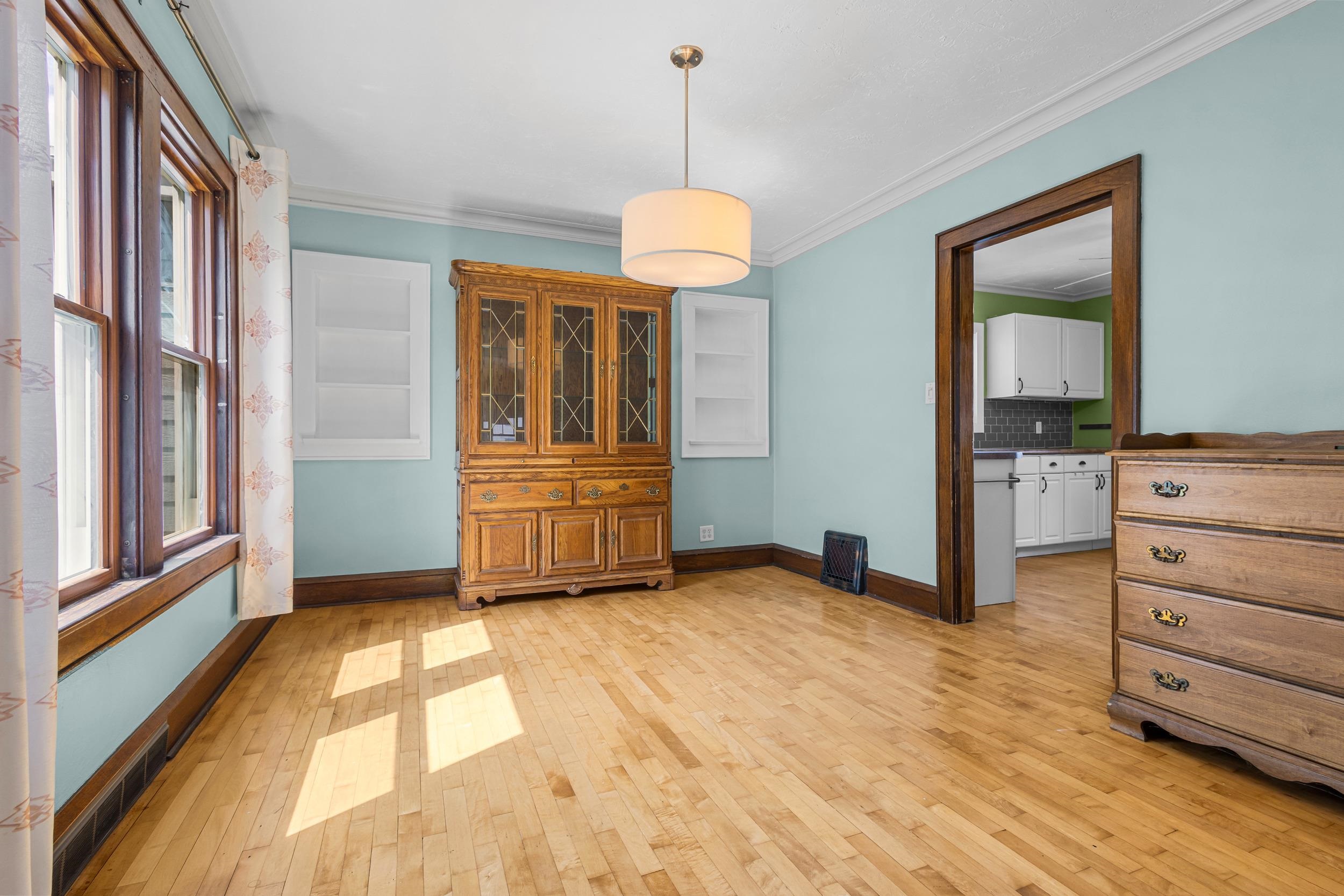 1034 West Lorain Street Appleton, WI 54914 - Photo 8 of 23