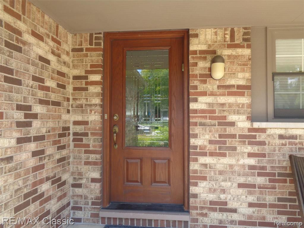 34020 Old Timber Road Farmington Hills, MI 48331 - Photo 3 of 36