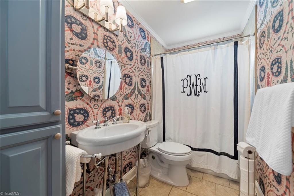 417 Arbor Road Winston-Salem, NC 27104 - Photo 28 of 50 Guest Bath