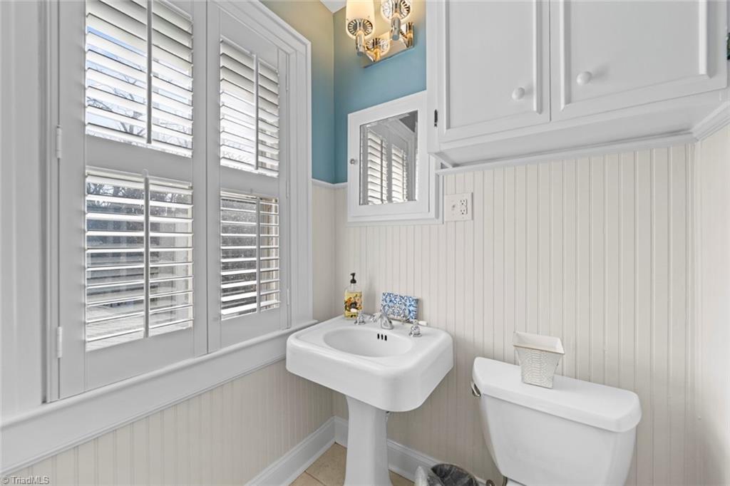417 Arbor Road Winston-Salem, NC 27104 - Photo 32 of 50 Hall Bath