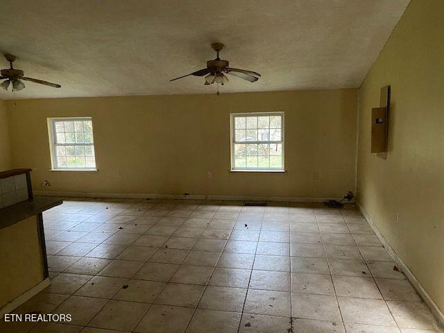 984 Frost Bottom Road Oliver Springs, TN 37840 - Photo 7 of 11 5-1 liv rm 2