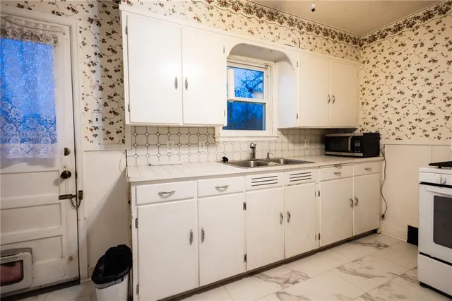 $154,900 | 2201 Monterey Drive, St. Joseph, MO 64507