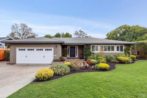 $1,595,000 | 2 Linda Court, Novato, CA 94947