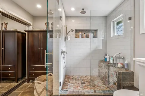 $1,595,000 | 2 Linda Court, Novato, CA 94947