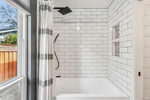 $1,595,000 | 2 Linda Court, Novato, CA 94947