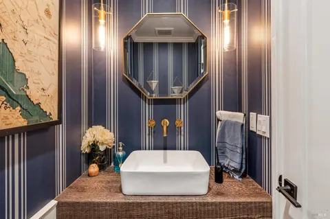 $1,595,000 | 2 Linda Court, Novato, CA 94947