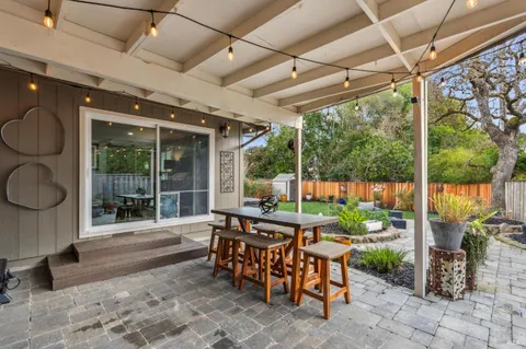 $1,595,000 | 2 Linda Court, Novato, CA 94947