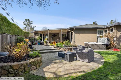 $1,595,000 | 2 Linda Court, Novato, CA 94947