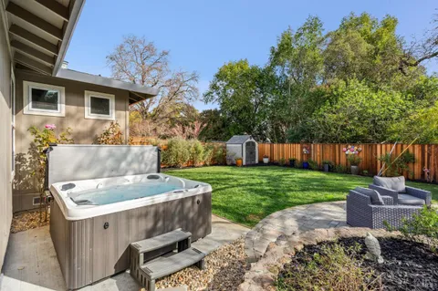 $1,595,000 | 2 Linda Court, Novato, CA 94947