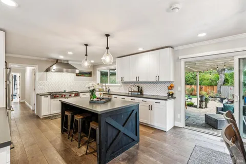 $1,595,000 | 2 Linda Court, Novato, CA 94947