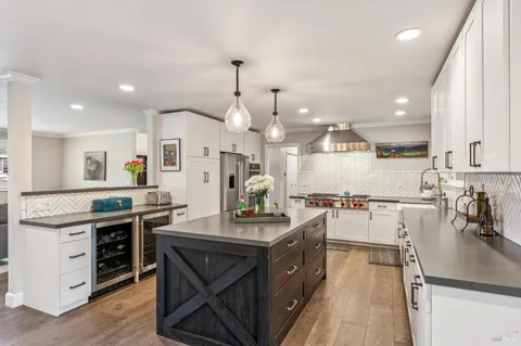 $1,595,000 | 2 Linda Court, Novato, CA 94947