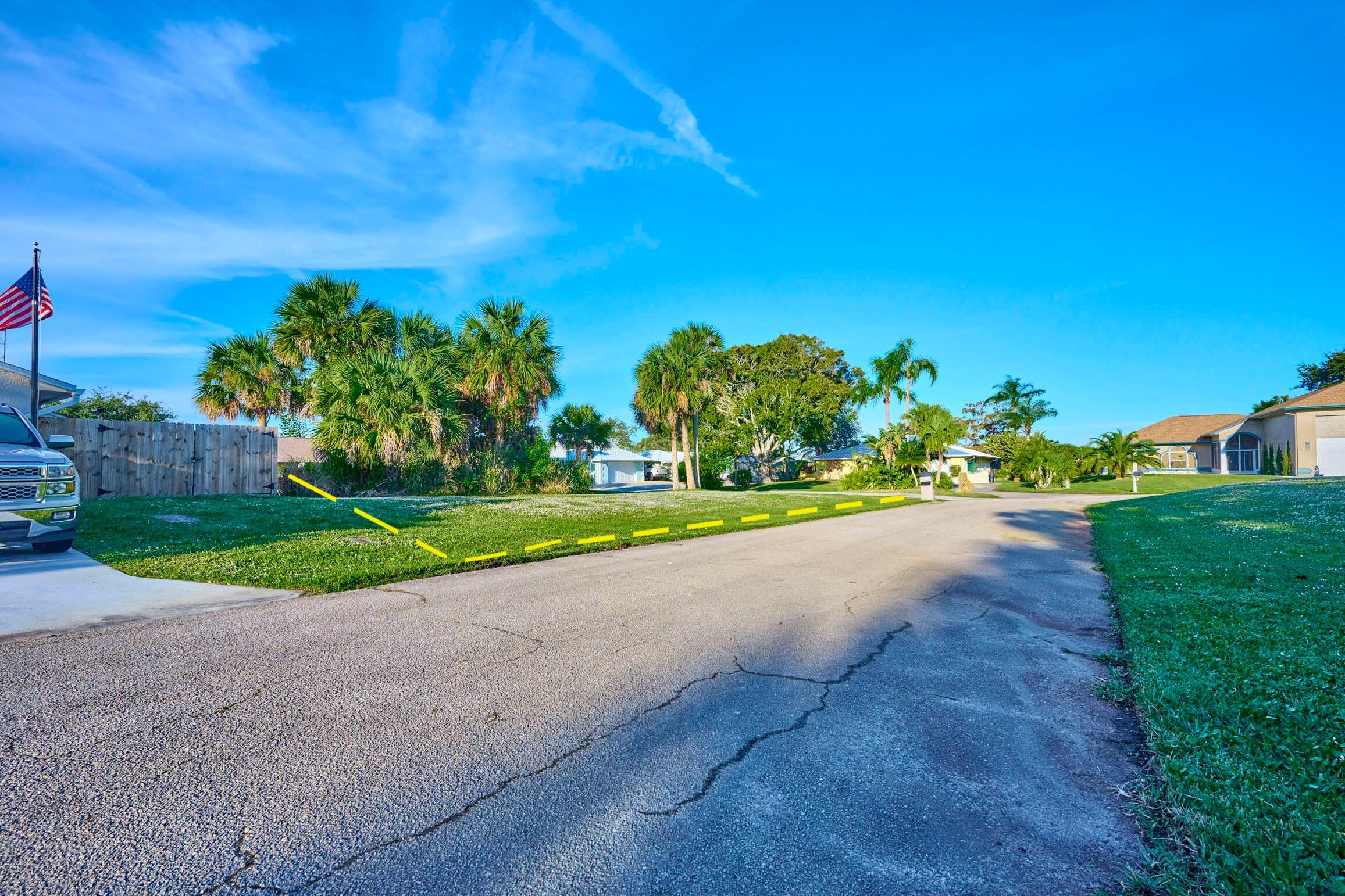 34 Sunset Drive Sebastian, FL 32958 - Photo 4 of 63 a view of a house with a big yard