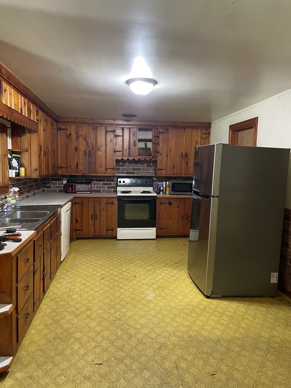 239 River Road South Whately, MA 01373 - Photo 14 of 35