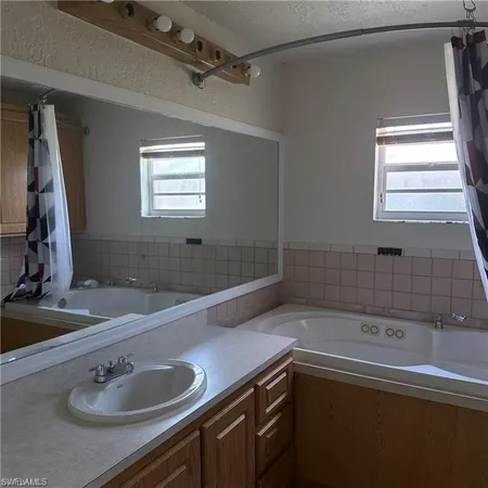 $2,600 | 706 Arianne Court, Lehigh Acres, FL 33936