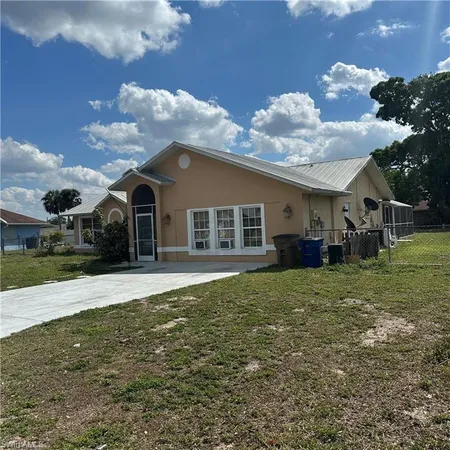 $2,600 | 706 Arianne Court, Lehigh Acres, FL 33936