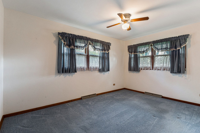 984 Ruth Drive Elgin, IL 60123 - Photo 18 of 33