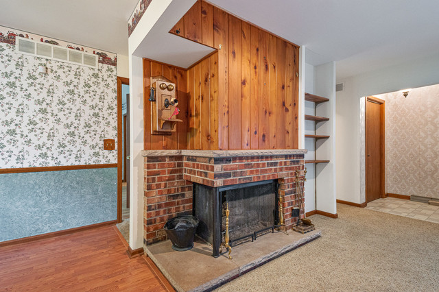 984 Ruth Drive Elgin, IL 60123 - Photo 4 of 33
