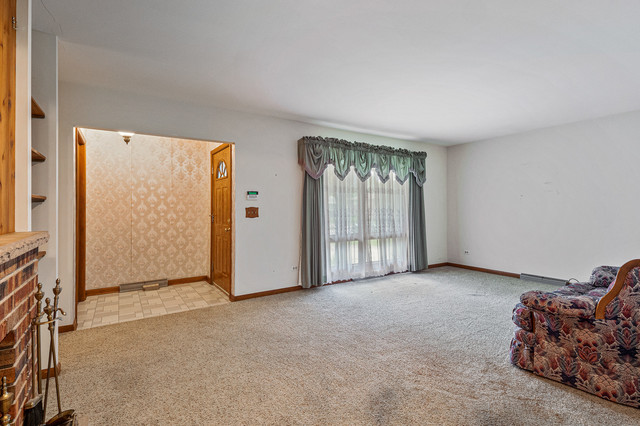 984 Ruth Drive Elgin, IL 60123 - Photo 5 of 33