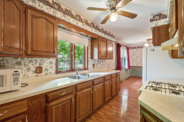 984 Ruth Drive Elgin, IL 60123 - Photo 10 of 33