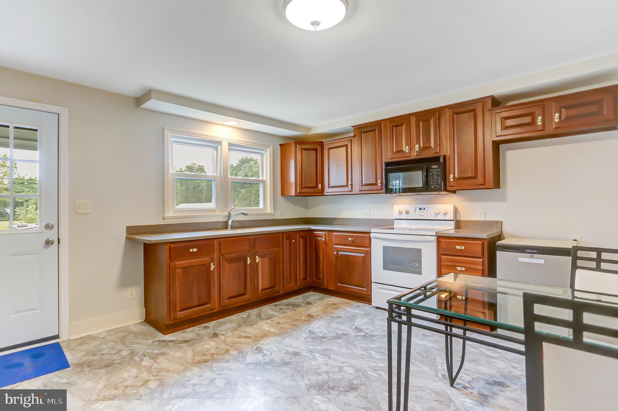5239 Simpson Ferry Road Mechanicsburg, PA 17050 - Photo 5 of 19 Gallery Image 5