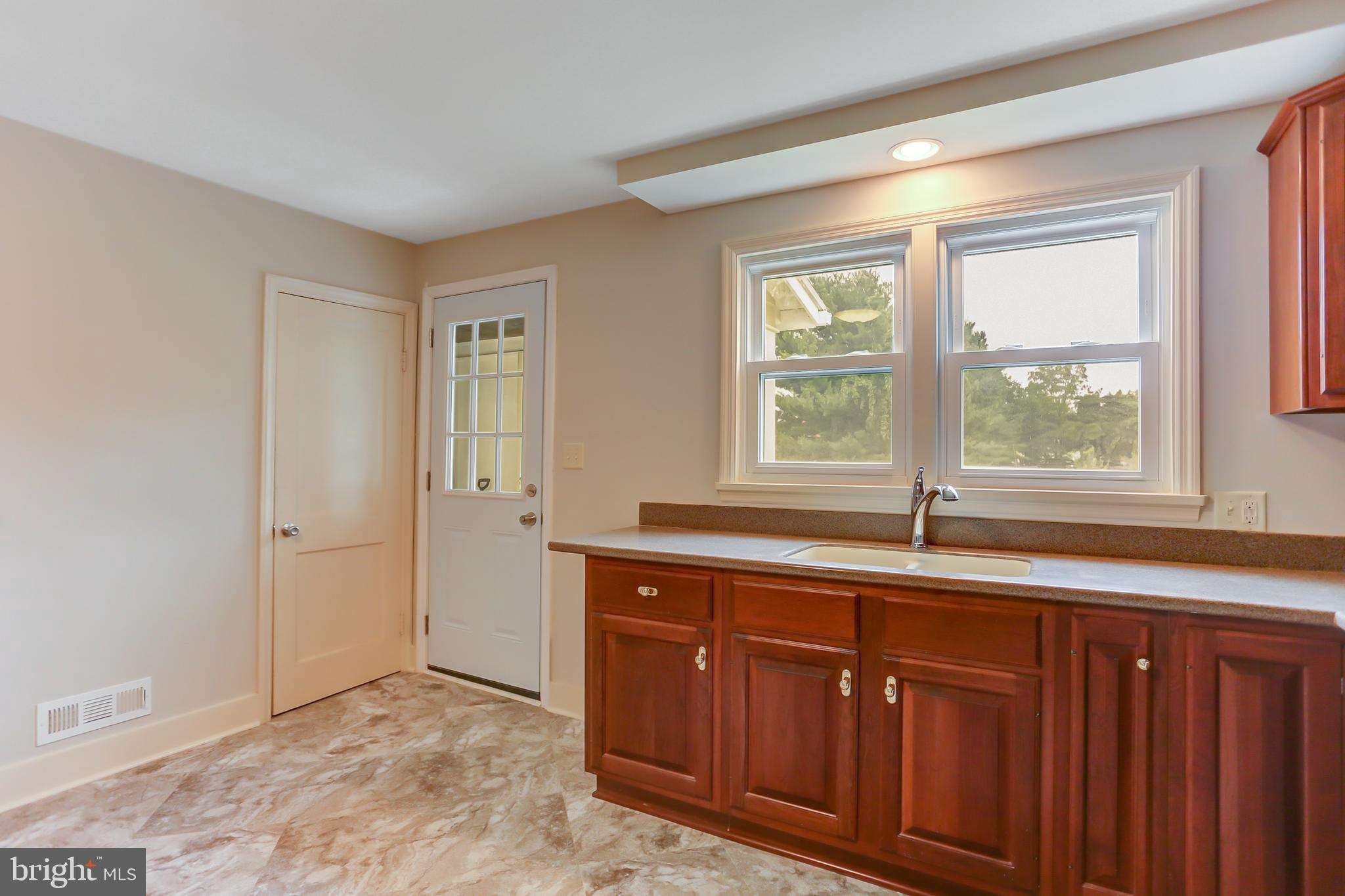 5239 Simpson Ferry Road Mechanicsburg, PA 17050 - Photo 9 of 19 Gallery Image 9