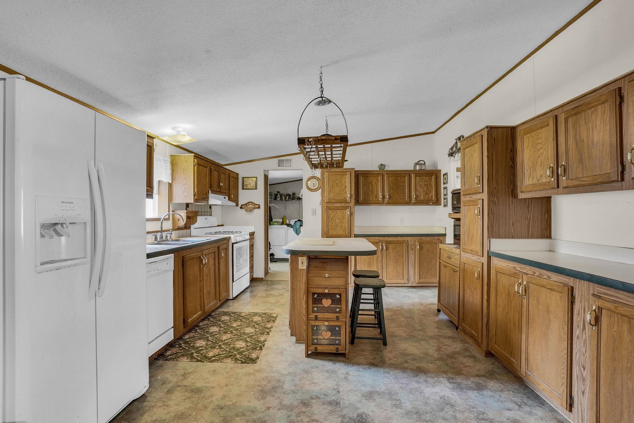 21513 23 Mile Road Tustin, MI 49688 - Photo 6 of 24 1945834-3b7f098e-9d59-40c5-acc3-1549d45aaf15.JPG