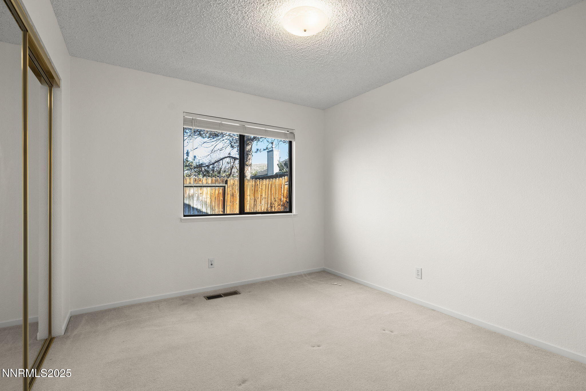 5466 Santa Rosa Avenue Sparks, NV 89436 - Photo 11 of 36 an empty room with windows