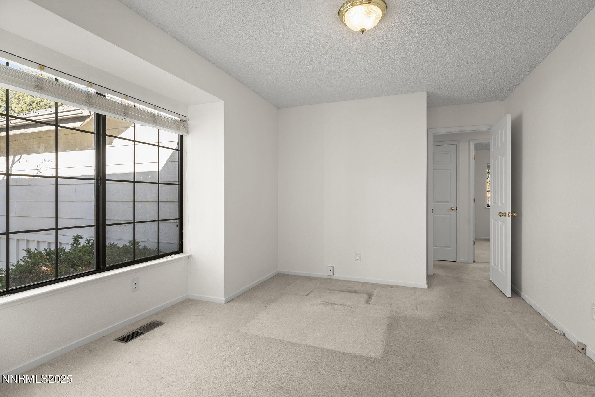 5466 Santa Rosa Avenue Sparks, NV 89436 - Photo 15 of 36 an empty room with windows