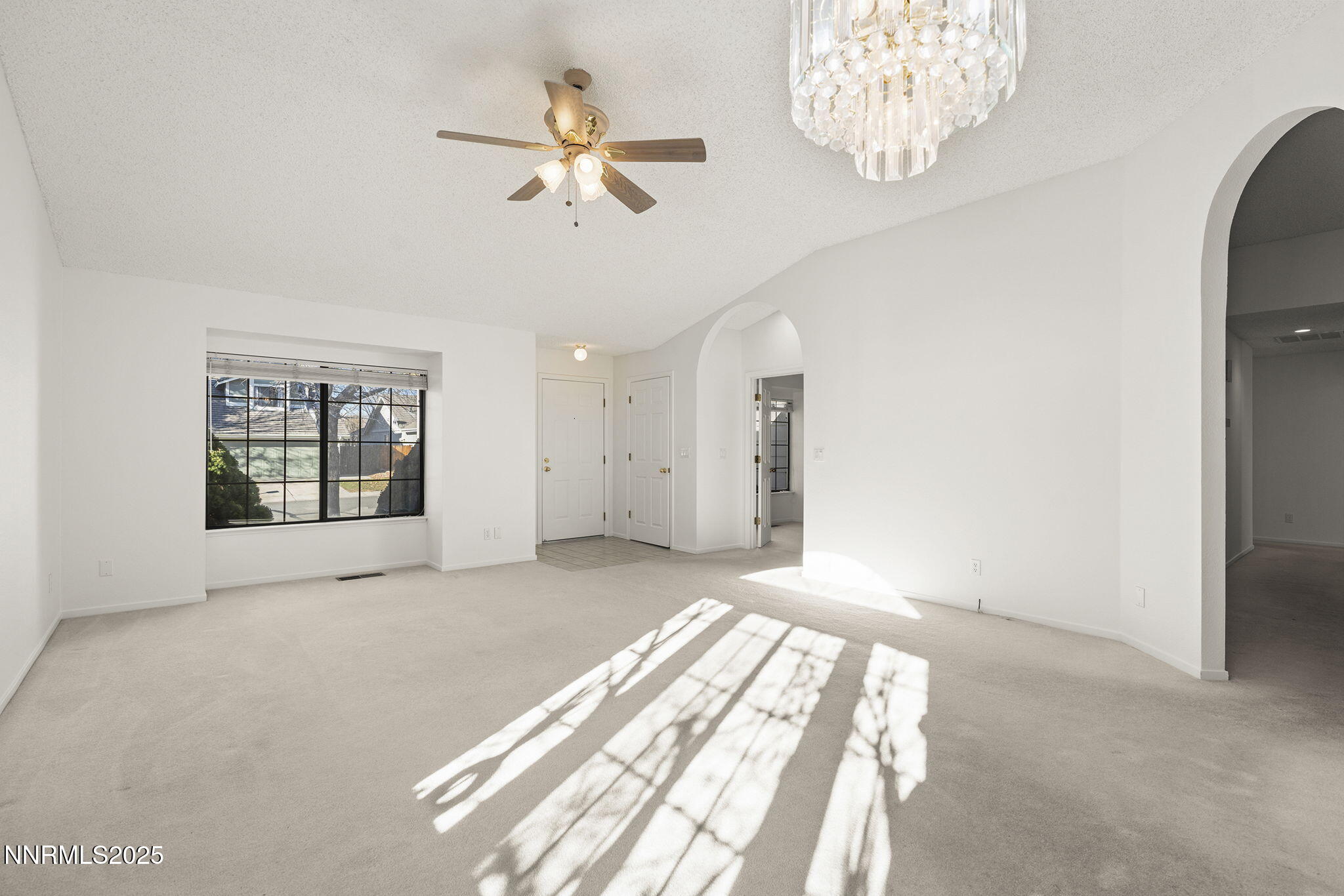 5466 Santa Rosa Avenue Sparks, NV 89436 - Photo 30 of 36 en empty room with windows and ceiling fan