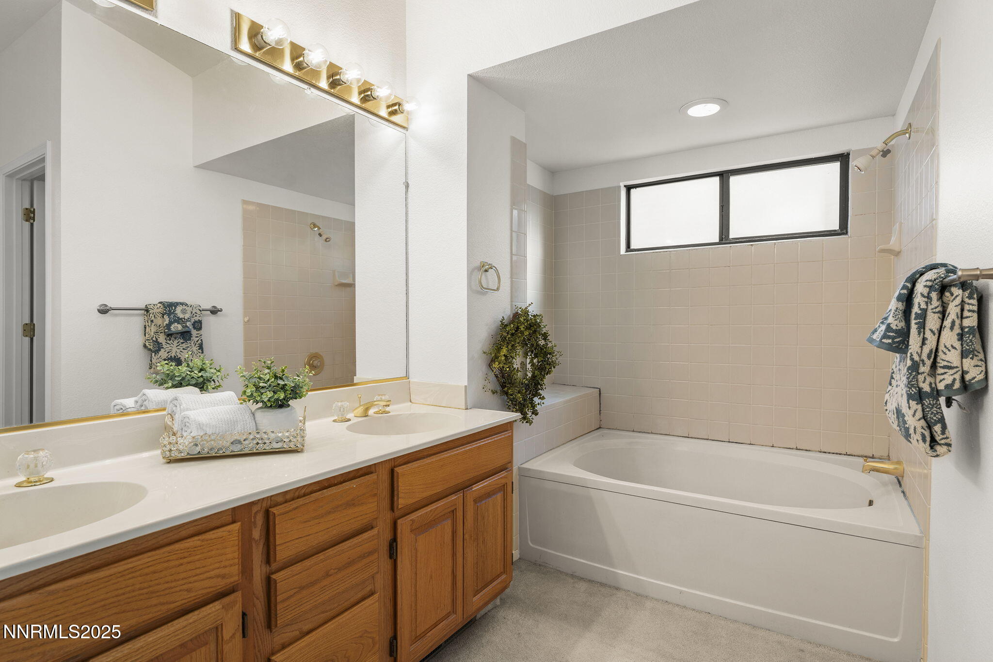 5466 Santa Rosa Avenue Sparks, NV 89436 - Photo 9 of 36 a bathroom with a tub a sink and mirror