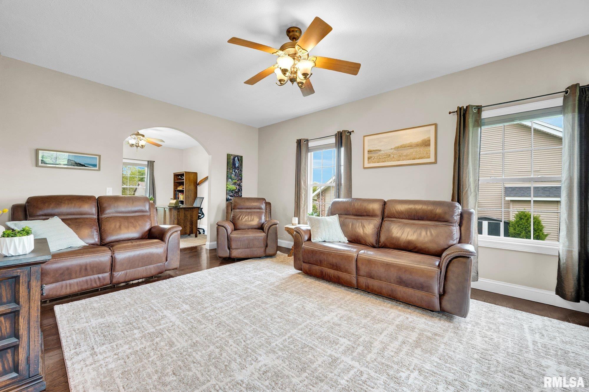 1020 Greenbrier Lane Washington, IL 61571 - Photo 11 of 49