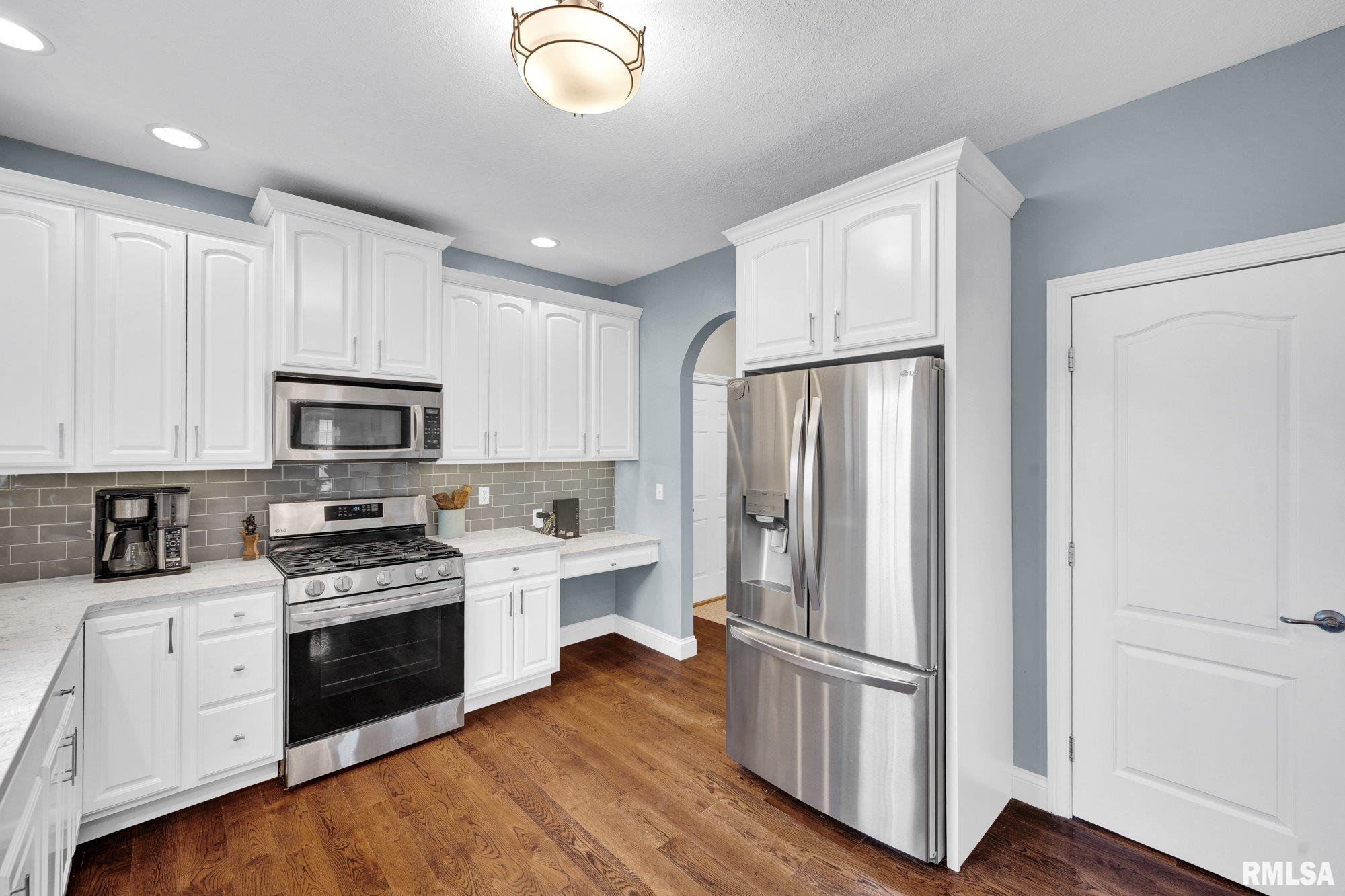 1020 Greenbrier Lane Washington, IL 61571 - Photo 15 of 49