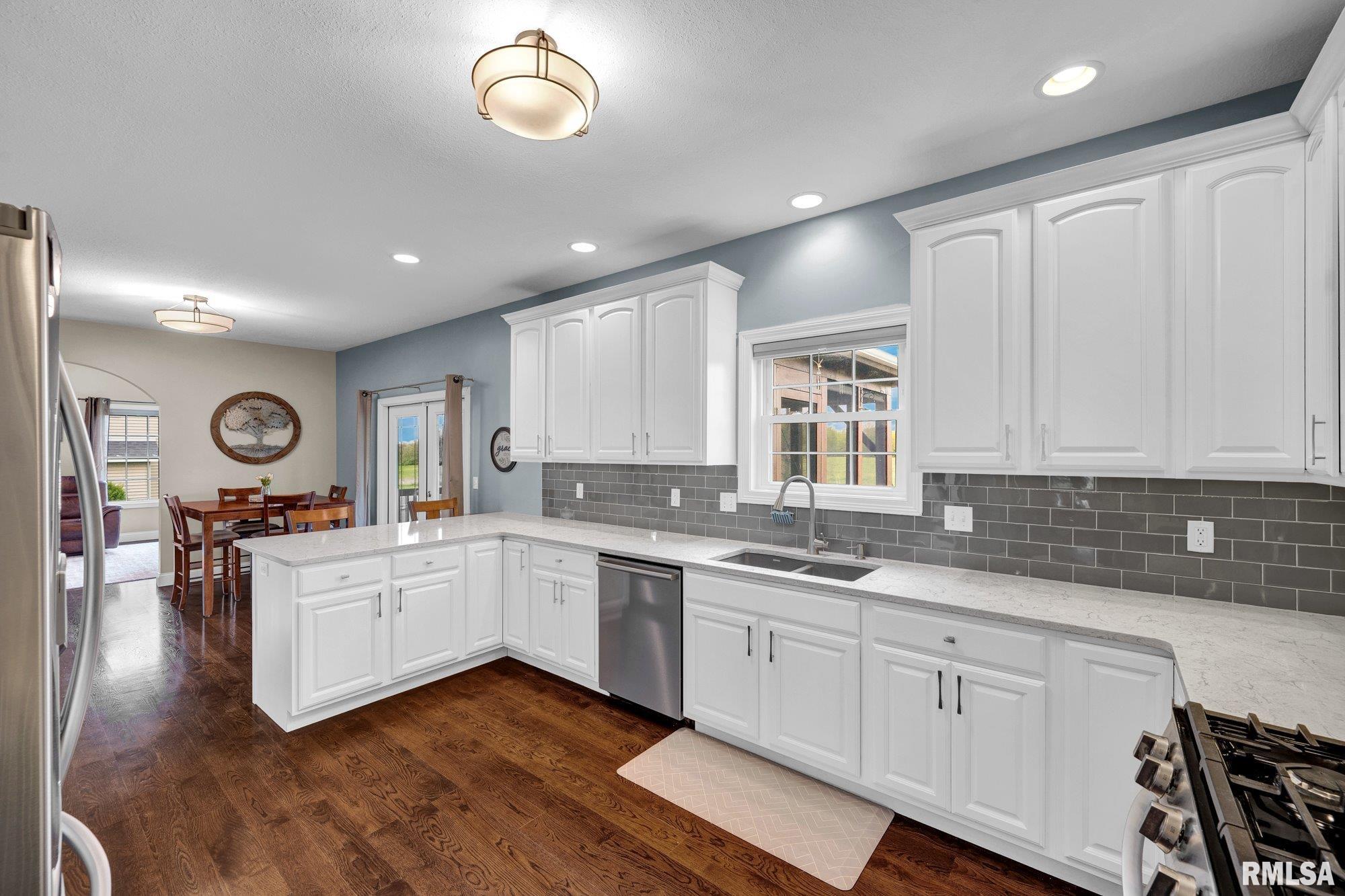 1020 Greenbrier Lane Washington, IL 61571 - Photo 17 of 49