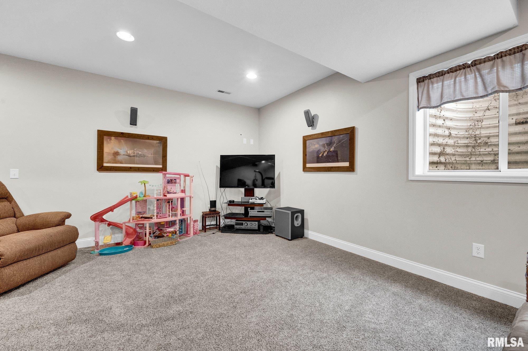 1020 Greenbrier Lane Washington, IL 61571 - Photo 34 of 49