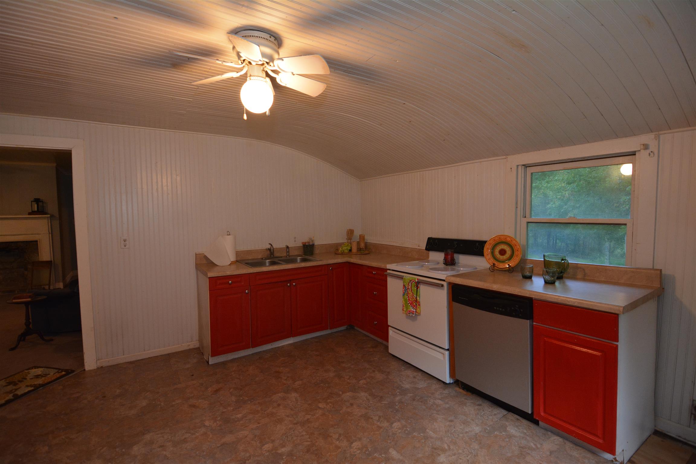 1433 Buckeye Road Fayetteville, TN 37334 - Photo 5 of 15 The kitchen has plenty of space for an island if wanted.