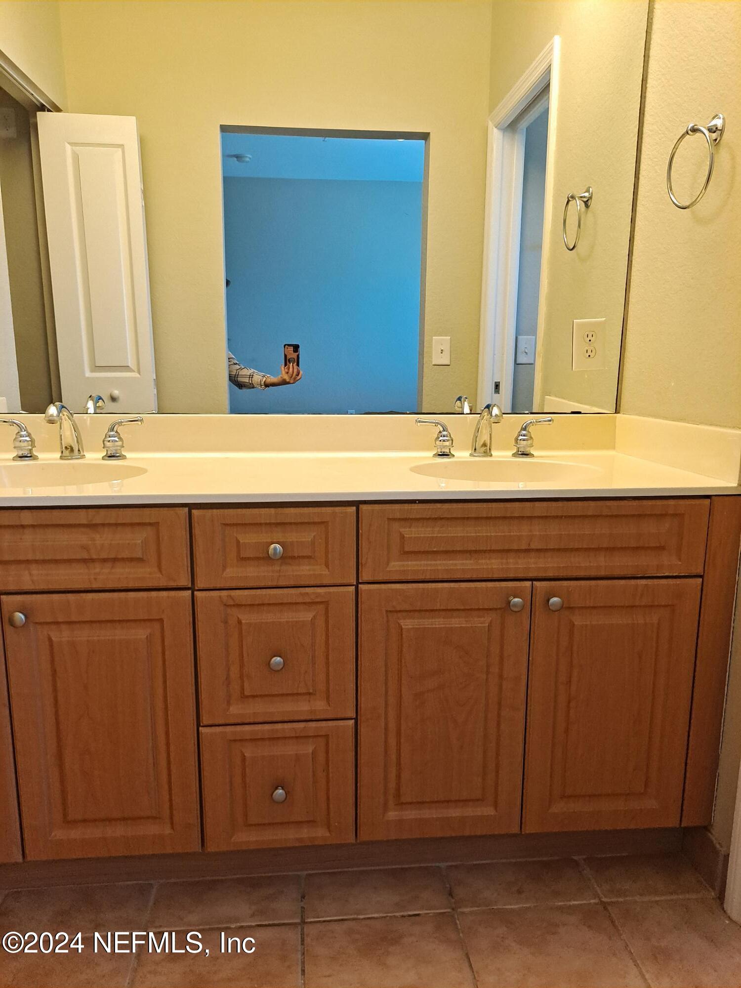 9745 Touchton Road, Unit 927 Jacksonville, FL 32246 - Photo 17 of 22 a bathroom with a sink and a mirror