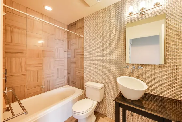 $410,000 | 1841 South Calumet Avenue, Unit 1602, Chicago, IL 60616