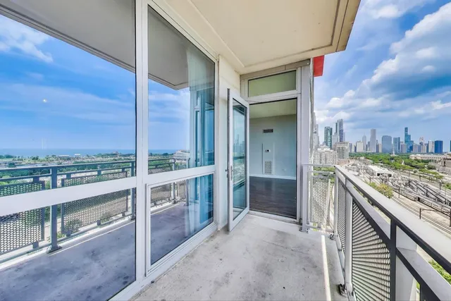 $410,000 | 1841 South Calumet Avenue, Unit 1602, Chicago, IL 60616