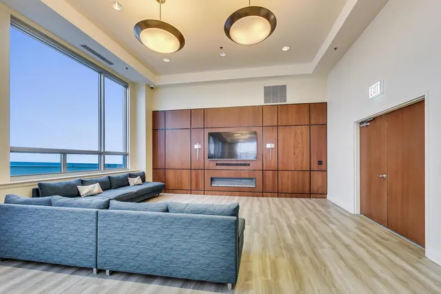 $410,000 | 1841 South Calumet Avenue, Unit 1602, Chicago, IL 60616