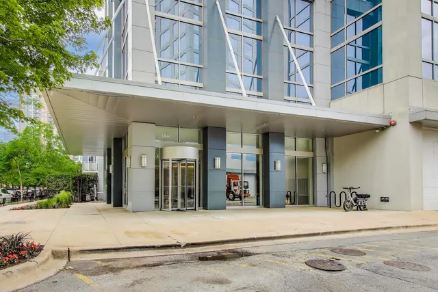 $410,000 | 1841 South Calumet Avenue, Unit 1602, Chicago, IL 60616