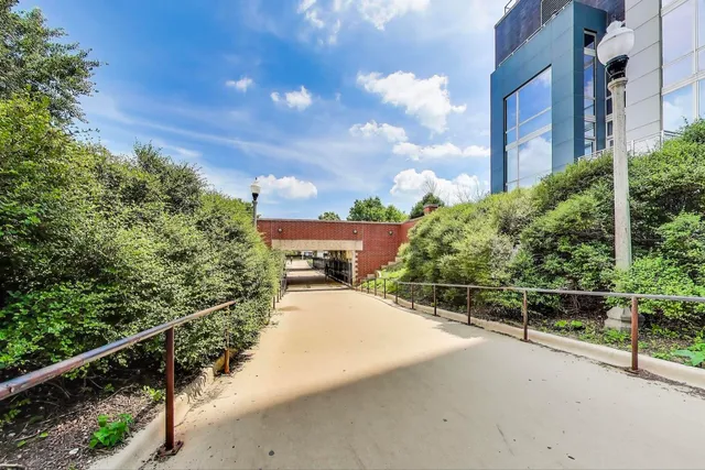 $410,000 | 1841 South Calumet Avenue, Unit 1602, Chicago, IL 60616